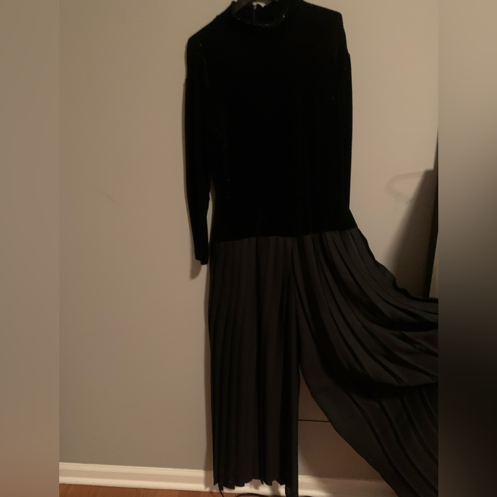 Vintage pant suit! Excellent shape.